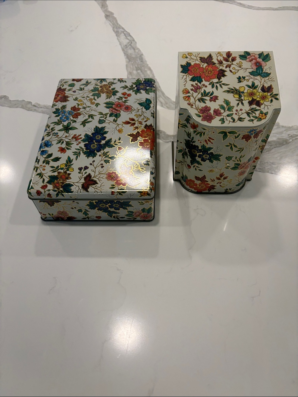 Vintage tin made in England by Daher Floral Decorative Storage Tin Set